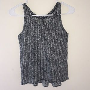 OLD NAVY V-NECK TANK!!